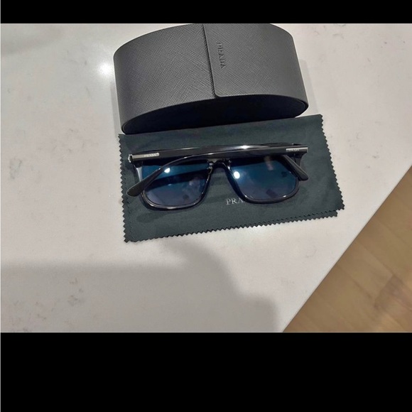 Grade A prada glasses - Picture 3 of 4